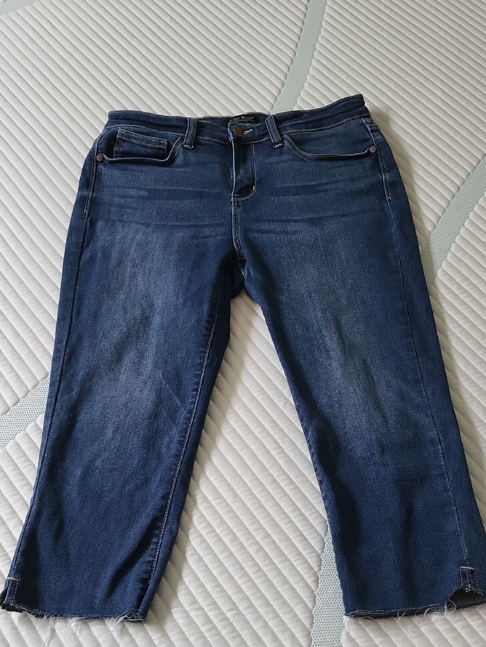Judy Blue Dark Blue Cropped Slim Jeans